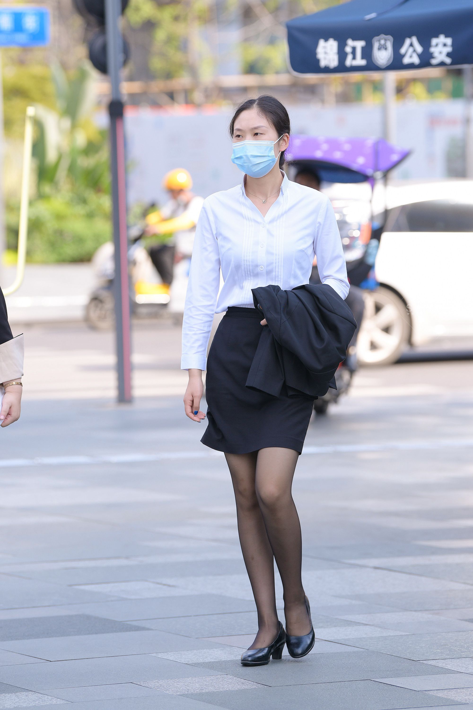 20827-9+46街拍长腿黑丝女同事